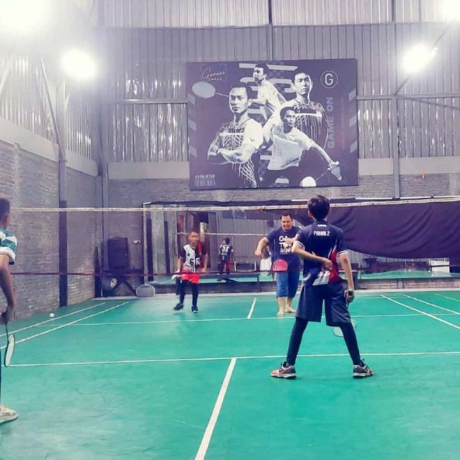 Duel Sengit Ayah-Fahim dan Fahmi-Fahri di Garasi Badminton