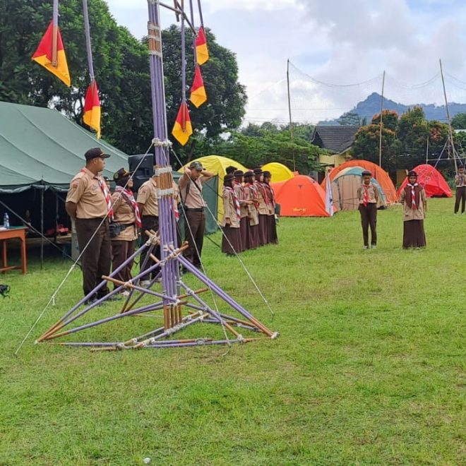 Kembar Ikut Kemah Bakti selama Tiga Hari di Karanganyar